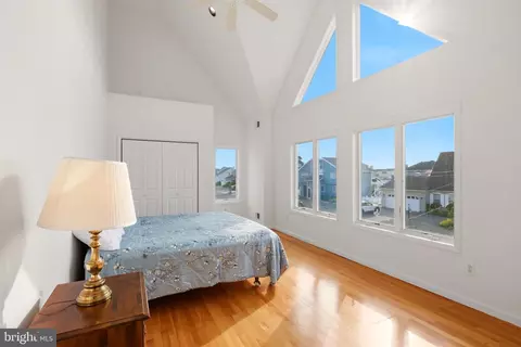 Bedroom - 806 Spar Dr, Forked River, NJ 08731 photo 4 of 8