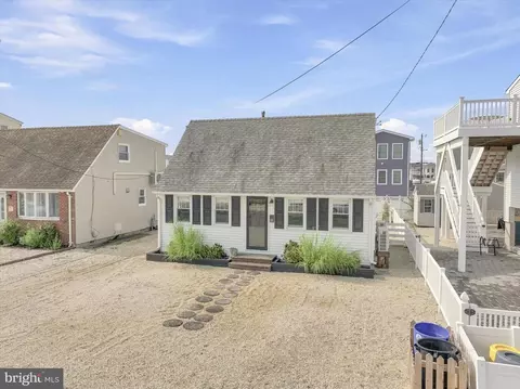 18 W South 34th St, Long Beach Township, NJ 08008