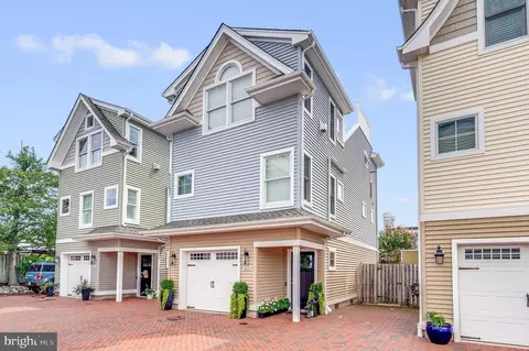 363 W 8th St, Ship Bottom, NJ 08008