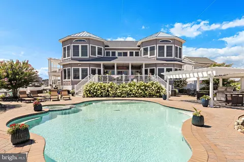 77 Frank Dr, Manahawkin, NJ 08050
