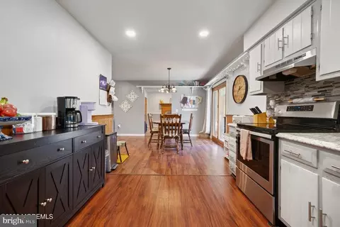 Entry Way - 1806 Ridge Rd, Forked River, NJ 08731 photo 4 of 5
