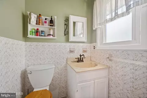 Bath - 1806 Ridge Rd, Forked River, NJ 08731 photo 1 of 2