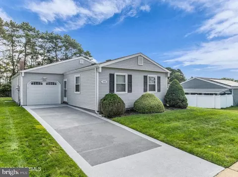 193 Torrey Pines Dr, Toms River, NJ 08757