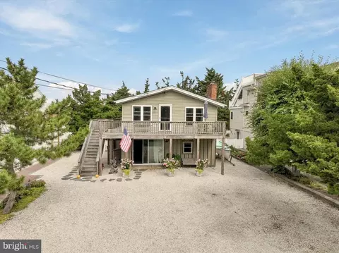 17 W 9th St, Barnegat Light, NJ 08006