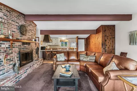 Living - 1687 Forge Pond Rd, Brick, NJ 08724 photo 2 of 4