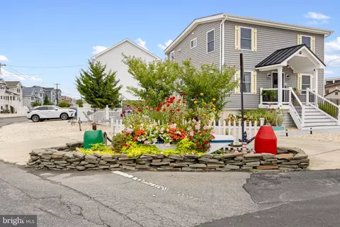 4 Weaver Dr, Manahawkin, NJ 08050
