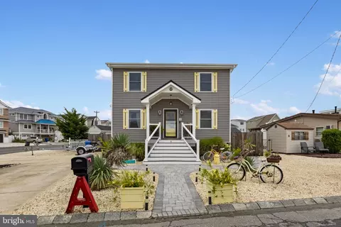4 Weaver Dr, Manahawkin, NJ 08050