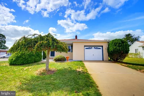 1 Saint Catherine Blvd, Toms River, NJ 08757