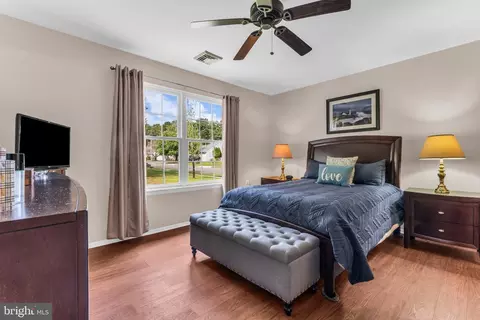Bedroom - 9 Brookdale Ct, Forked River, NJ 08731 photo 1 of 5