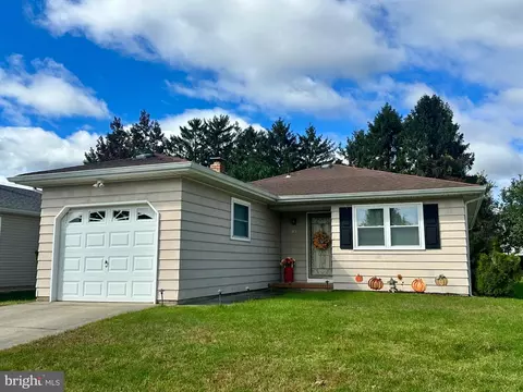 10 Biscayne St, Toms River, NJ 08757
