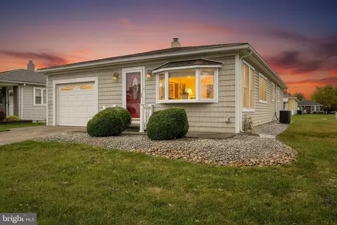 20 Corinth Pl, Toms River, NJ 08757