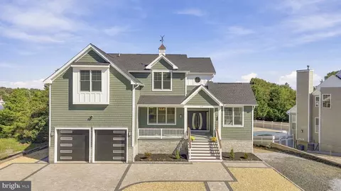 208 Country Club Blvd, Little Egg Harbor Twp, NJ 08087