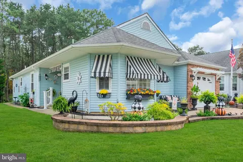 19 Weybridge Ct, Toms River, NJ 08757