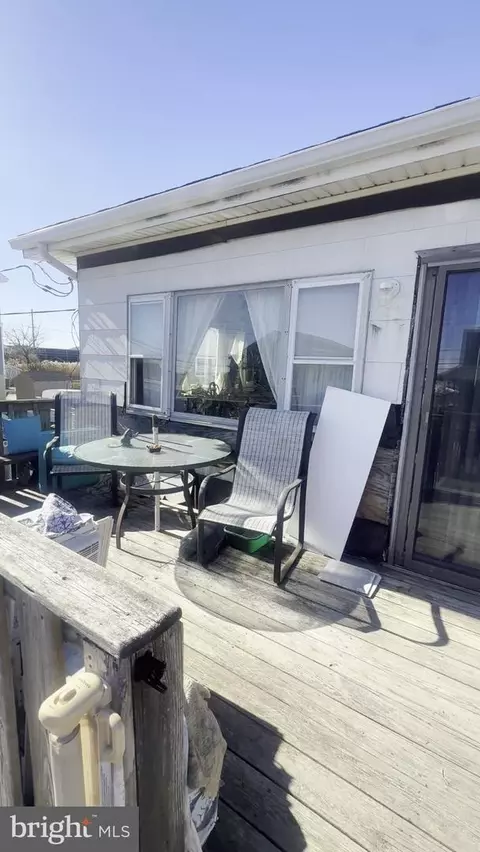 24 N Bay Ave, Manahawkin, NJ 08050