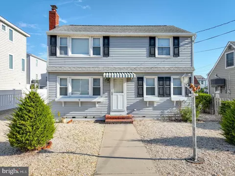 9 W Sailboat Ln, Long Beach Township, NJ 08008