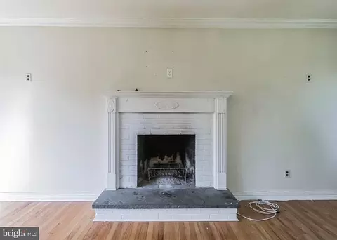 Living - 10 Baldwin Ter, Wayne, NJ 07470 photo 2 of 6