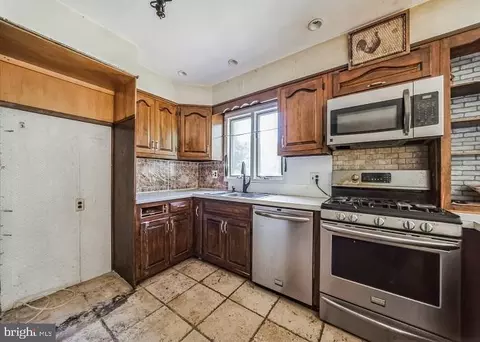 Kitchen - 10 Baldwin Ter, Wayne, NJ 07470 photo 1 of 3