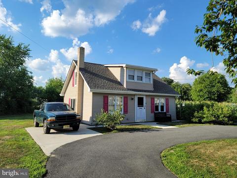 111 Salem St, Elmer, NJ 08318