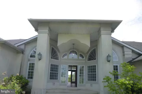 5 Hickory Ln E, Pilesgrove, NJ 08098