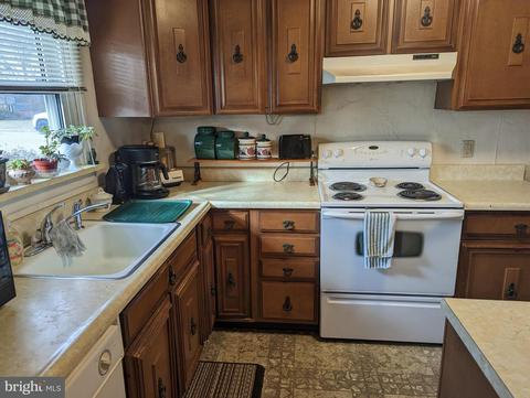 93 E Canal St, Alloway, NJ 08001 photo 13