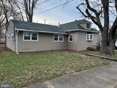 31 Lakeview Ave, Pennsville, NJ 08070