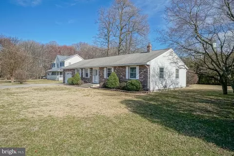 178 N River Dr, Pennsville, NJ 08070