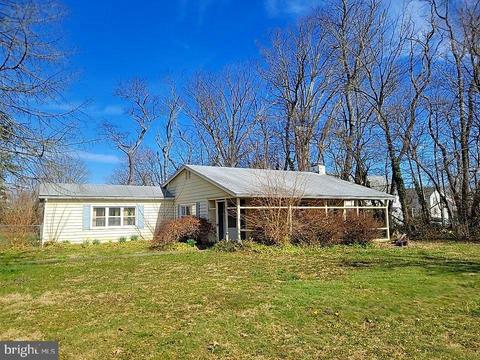 405 Salem St, Elmer, NJ 08318