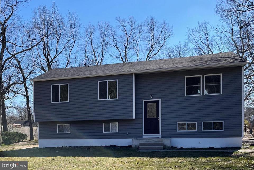 21 Maple Shade Ln, Elmer, NJ 08318 1 photo MLS NJSA2007110 Movoto