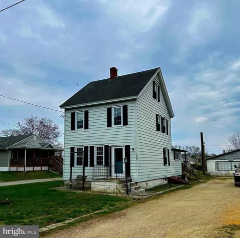 106 Park Ave, Elmer, NJ 08318