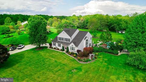 28 Buttonwood Dr, Pilesgrove, NJ 08098