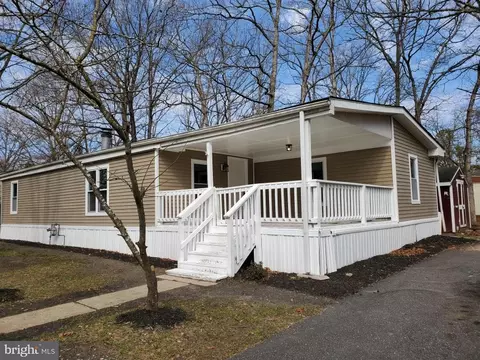 8 Cedarwood Dr, Pittsgrove, NJ 08318