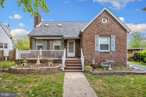 272 Pine St, Carneys Point, NJ 08069