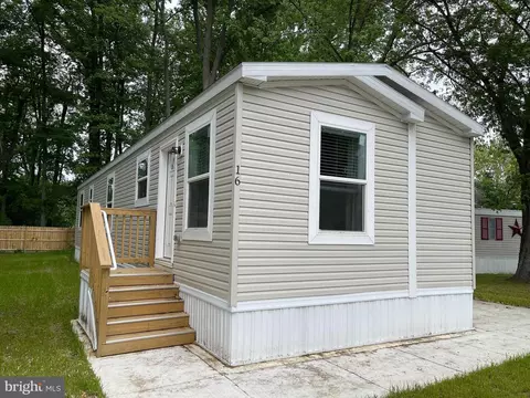 1 Victory Ave #16, Pennsville, NJ 08070