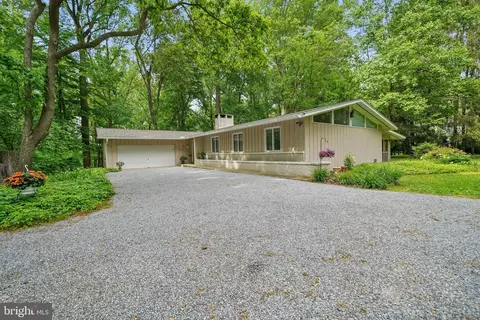 96 Holly Ln, Pilesgrove, NJ 08098
