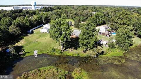 32 Laytons Lake Dr, Carneys Point, NJ 08069