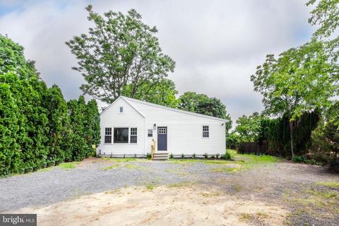 228 Almond Rd, Elmer, NJ 08318
