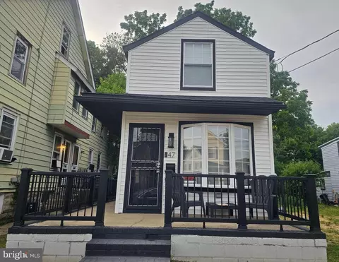 47 Elm St, Salem, NJ 08079