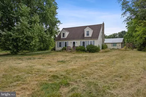 25 Pointers Auburn Rd, Swedesboro, NJ 08085