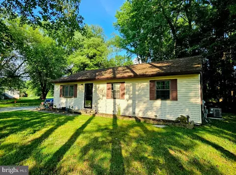 303 S Golfwood Ave, Penns Grove, NJ 08069