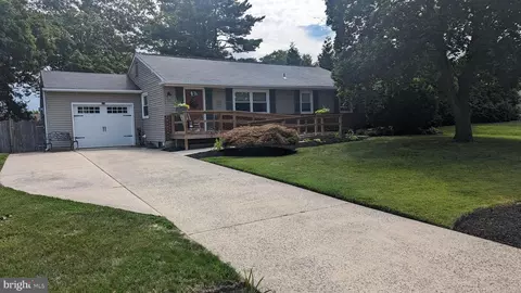 25 Grange Ct, Woodstown, NJ 08098