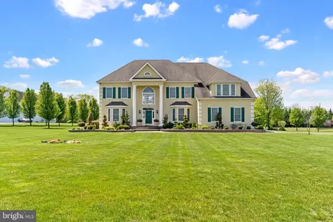 8 Fieldcrest Dr, Pittsgrove, NJ 08318