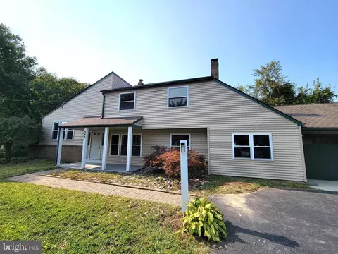 242 S Golfwood Ave, Penns Grove, NJ 08069