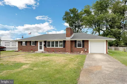 104 S Dolbow Ave, Carneys Point, NJ 08069