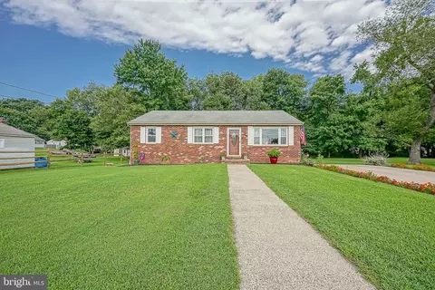 93 S Washington Dr, Pennsville, NJ 08070