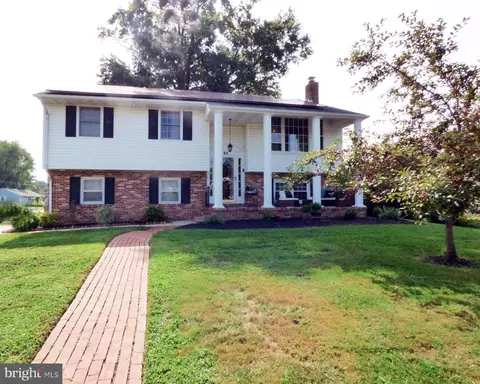 82 Salem Dr, Pennsville, NJ 08070