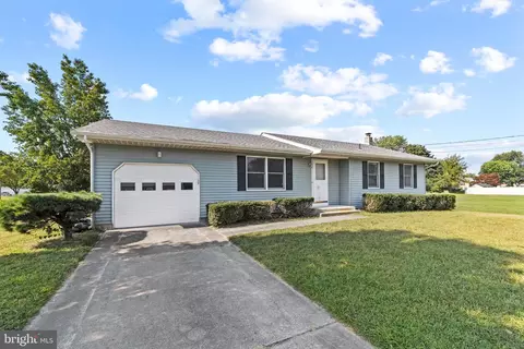 5 E Dartmouth Rd, Pennsville, NJ 08070