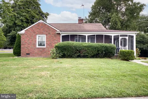 30 Delaware Dr, Penns Grove, NJ 08069