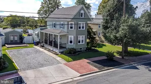 69 Main St, Hancocks Bridge, NJ 08038