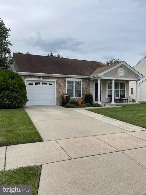 11 Meadowview Dr, Pilesgrove, NJ 08098
