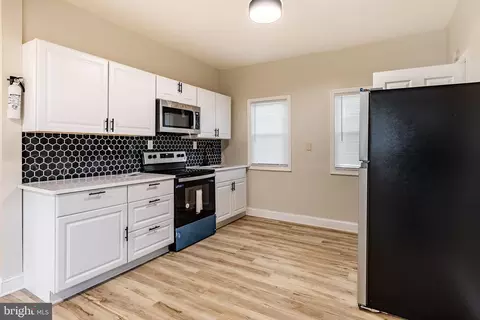 120 Bay St, Carneys Point, NJ 08069